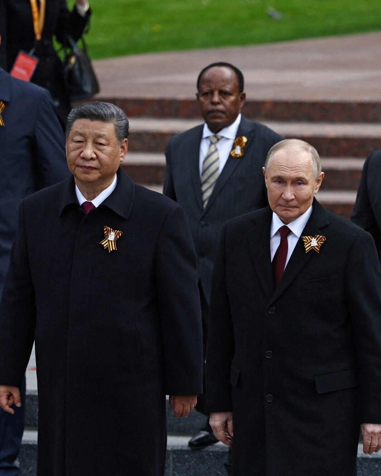 Commémorations des 80 ans de la victoire sur l’Allemagne #nazie, Vladimir #Poutine a célébré, ce vendredi 9 mai, le « courage » des soldats russes engagés en #Ukraine.